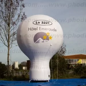 structure gonflable en forme de montgolfiere