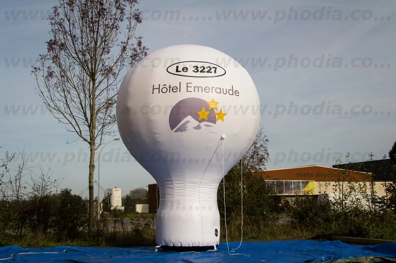 structure gonflable en forme de montgolfiere