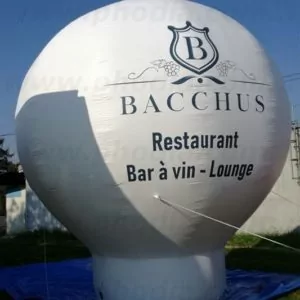 montgolfiere bacchus: publicité gonflable pour un restaurant