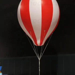 montgolfiere bicolore rouge et blanc pour spectacle