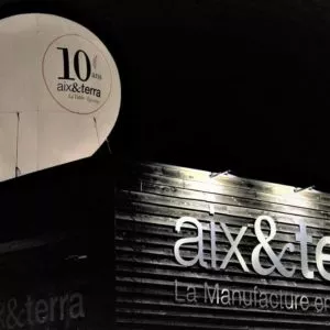 Aix et terra montgolfière publicitaire ventilée avec éclairage posée toiture