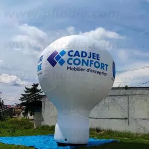 publicité gonflable géante 6 m pour communiquer sur l'ouverture d'un magasin Cadjee confort sur l'île de la réunion