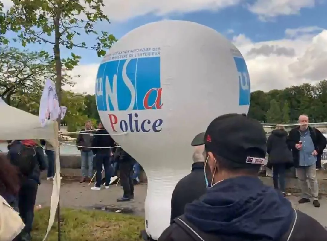 manif 19 mai paris ballon montgolfiere a l'air UNSA police